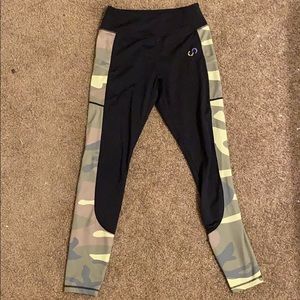 Curves and Combat boots camp leggings